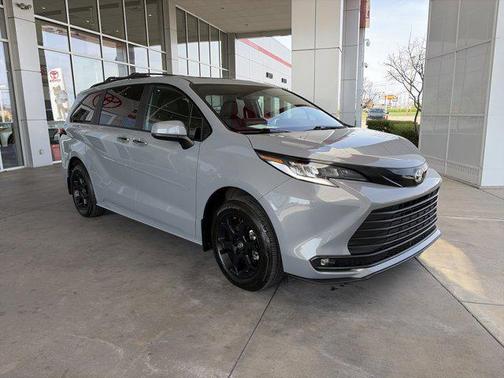 2025 Toyota Sienna Woodland Edition
