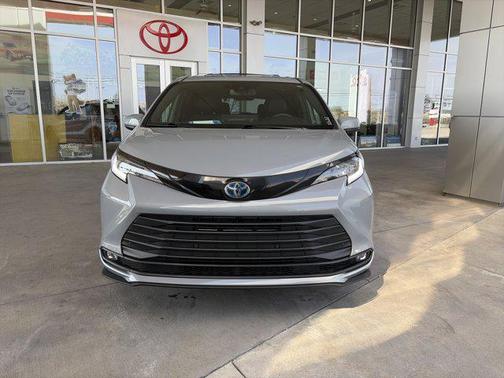 2025 Toyota Sienna Woodland Edition