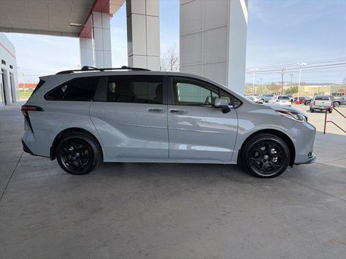 2025 Toyota Sienna Woodland Edition