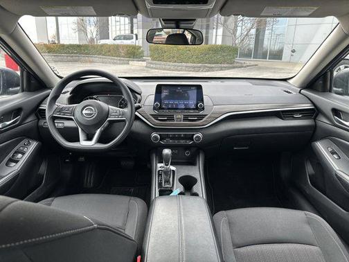 2025 Nissan Altima SV FWD