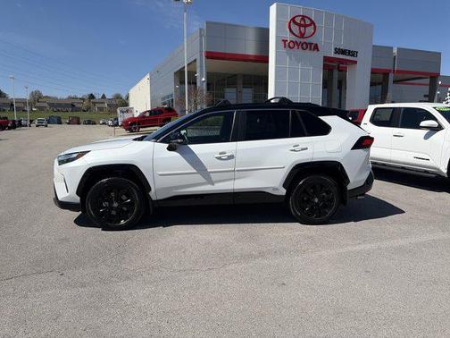 2023 Toyota RAV4 Hybrid SE