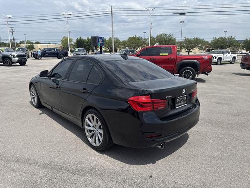 Jet Black 2018 BMW 320 i