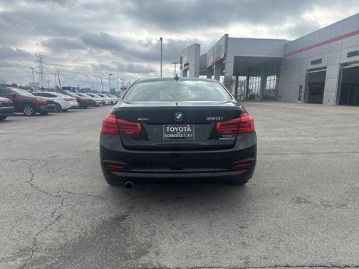 Jet Black 2018 BMW 320 i