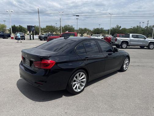Jet Black 2018 BMW 320 i
