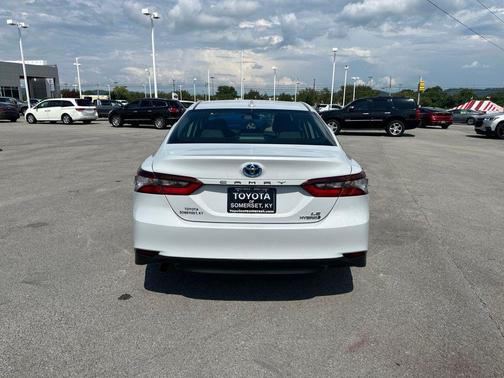 Ice 2023 Toyota Camry Hybrid LE