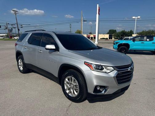 Silver Ice Metallic 2021 Chevrolet Traverse LT Cloth
