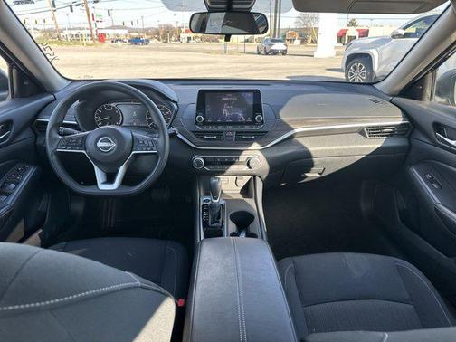 2025 Nissan Altima SV FWD