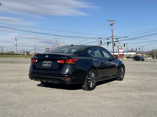 2025 Nissan Altima SV FWD