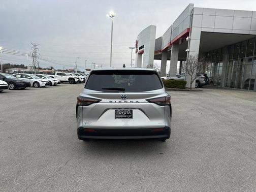 2025 Toyota Sienna 