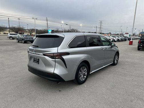 2025 Toyota Sienna 