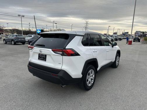 2025 Toyota RAV4 LE