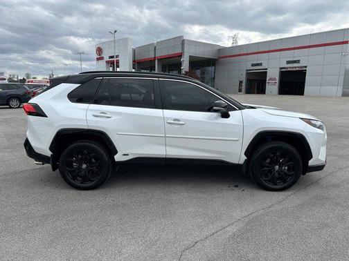 Wind Chill Pearl/Midnight Black Metallic 2025 Toyota RAV4 Hybrid SE