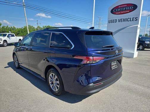 2021 Toyota Sienna LE