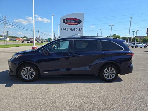 2021 Toyota Sienna LE