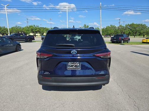2021 Toyota Sienna LE