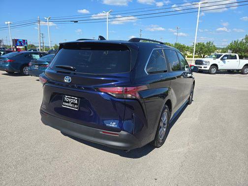 2021 Toyota Sienna LE