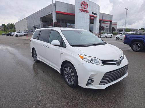 2020 Toyota Sienna XLE