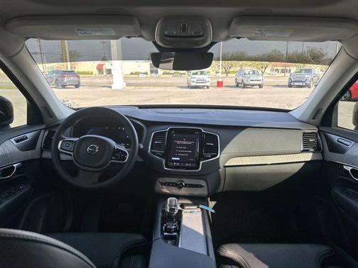 Onyx Black Metallic 2025 Volvo XC90 B6 Ultra