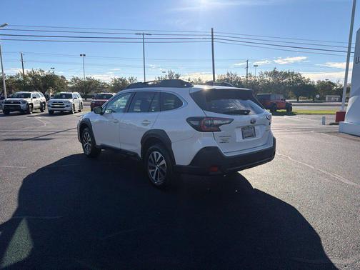 Crystal White Pearl 2024 Subaru Outback Premium