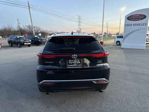 2022 Toyota Venza XLE