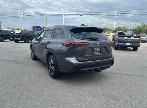 Magnetic Gray Metallic 2023 Toyota Highlander Hybrid XLE