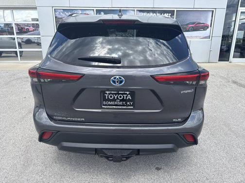 Magnetic Gray Metallic 2023 Toyota Highlander Hybrid XLE