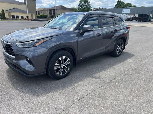 Magnetic Gray Metallic 2023 Toyota Highlander Hybrid XLE