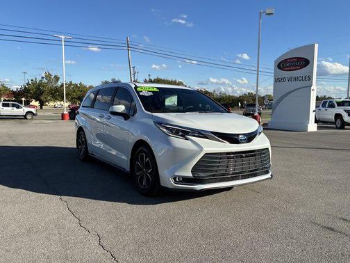 2025 Toyota Sienna Platinum 7 Passenger