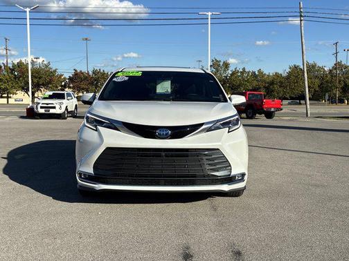 2025 Toyota Sienna Platinum 7 Passenger