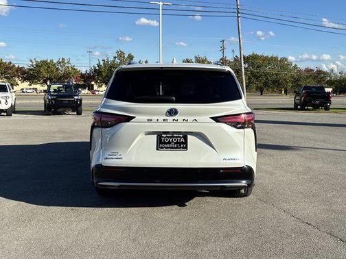 2025 Toyota Sienna Platinum 7 Passenger
