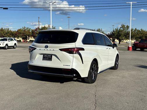 2025 Toyota Sienna Platinum 7 Passenger