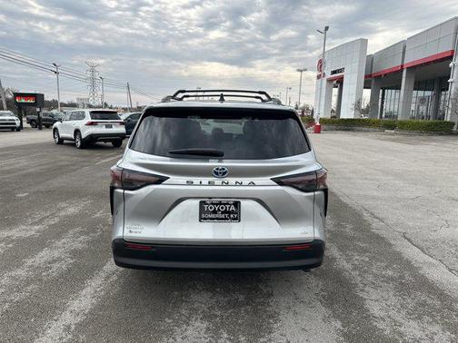 2025 Toyota Sienna LE