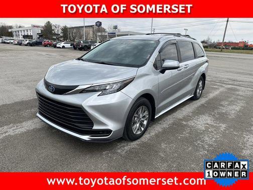2025 Toyota Sienna LE