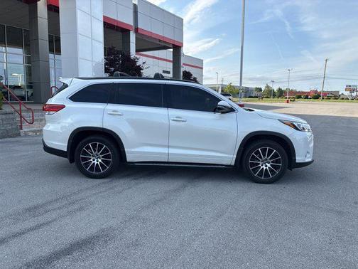 Blizzard Pearl 2017 Toyota Highlander SE