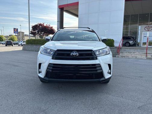 Blizzard Pearl 2017 Toyota Highlander SE