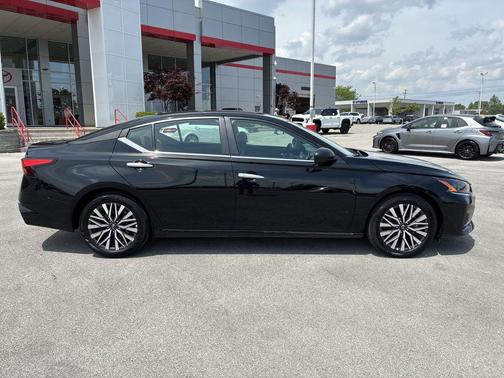 Super Black Clearcoat 2025 Nissan Altima 2.5 SV
