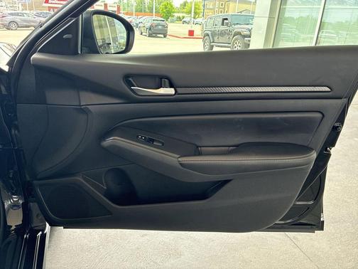 Super Black Clearcoat 2025 Nissan Altima 2.5 SV