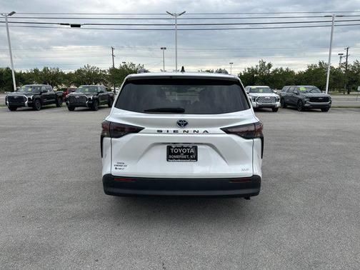 Wind Chill Pearl 2025 Toyota Sienna XLE