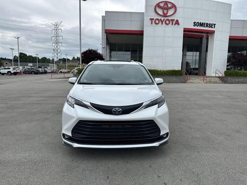 Wind Chill Pearl 2025 Toyota Sienna XLE