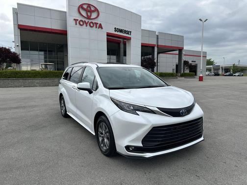 Wind Chill Pearl 2025 Toyota Sienna XLE