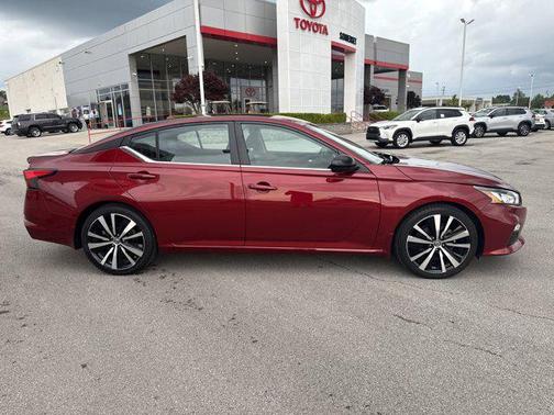 2020 Nissan Altima SR FWD
