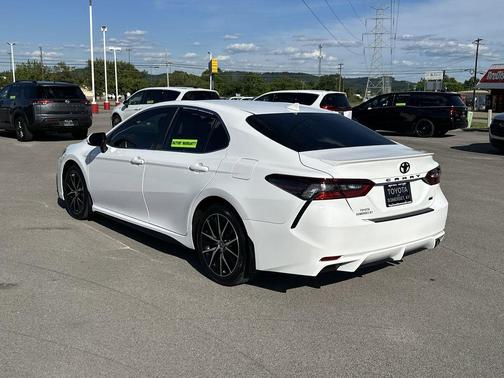 Ice 2024 Toyota Camry SE