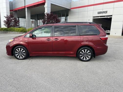 Photo 3 of 46 of 2019 Toyota Sienna XLE