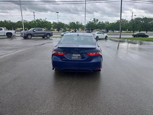 2024 Toyota Camry Hybrid SE