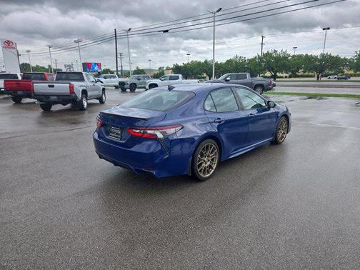 2024 Toyota Camry Hybrid SE