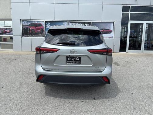 Celestial Silver Metallic 2021 Toyota Highlander XLE