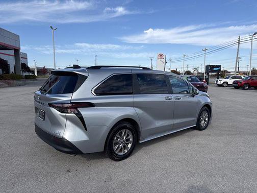 2024 Toyota Sienna XLE