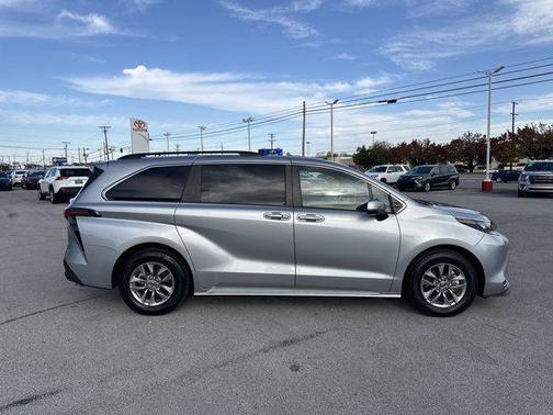 2024 Toyota Sienna XLE