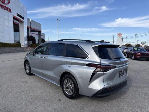 2024 Toyota Sienna XLE