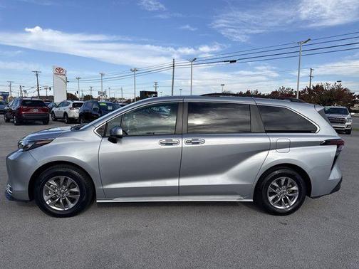 2024 Toyota Sienna XLE